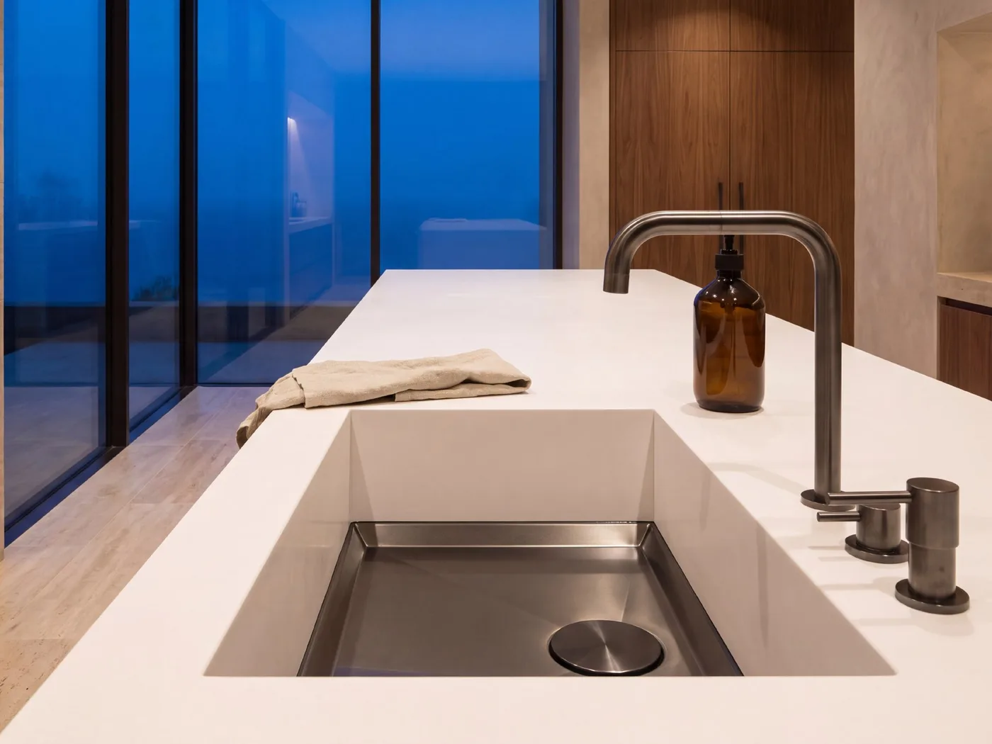 ALBELA DUAL sink close-up with tap and \u00d8140 mm drain valve